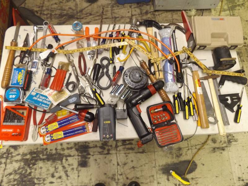 lot 691 image: Variety lot of hand tools