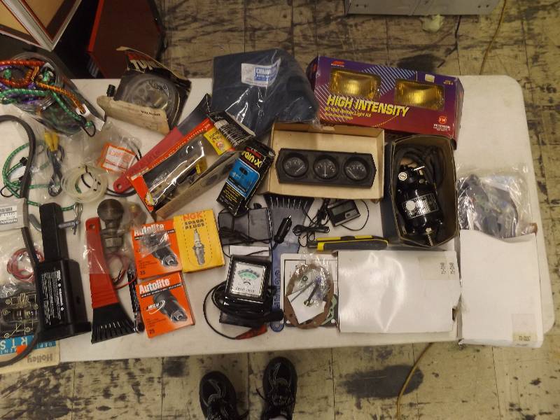 lot 692 image: Variety lot of auto parts and accessories