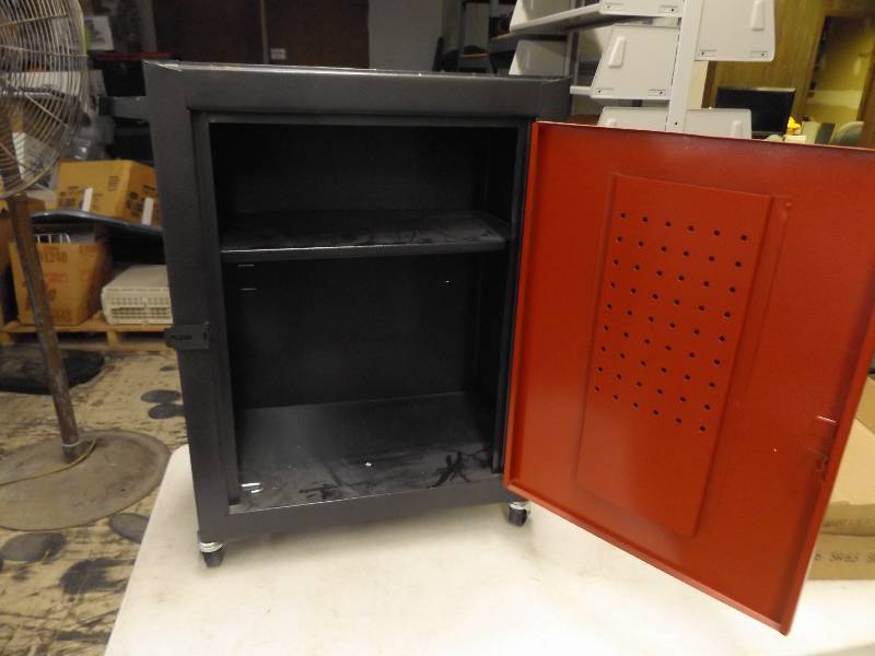 lot 701 image: Tool Cabinet on wheels