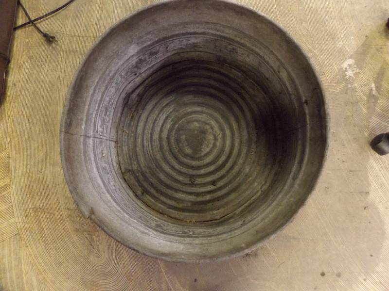lot 702 image: Galvanized wash tub