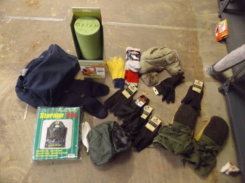lot 706 image: Gloves, socks, storage bag and hats