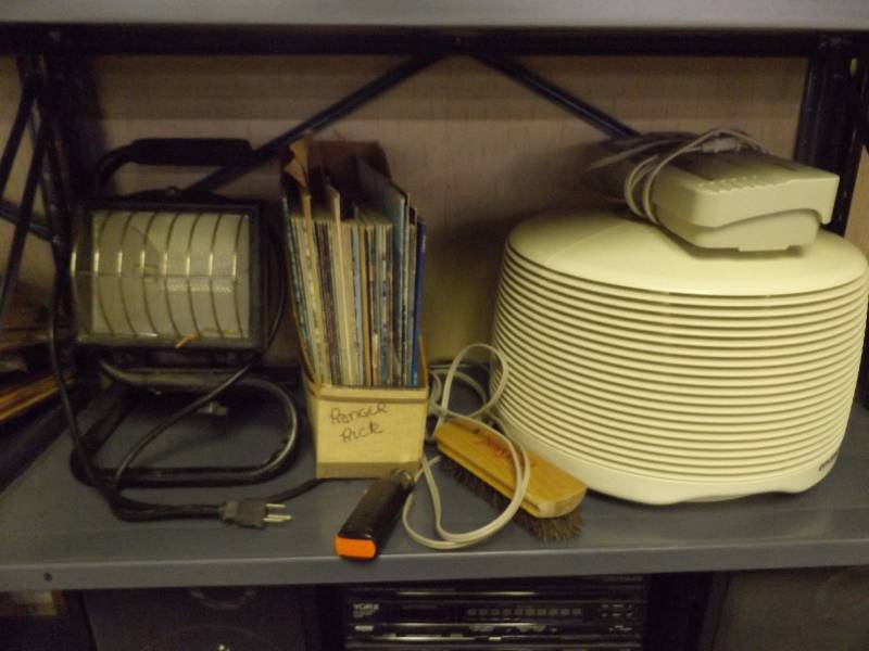lot 712 image: work light, paper shredder, Wild Life Magazines, Snip-Ez, honeywell Air Purifier