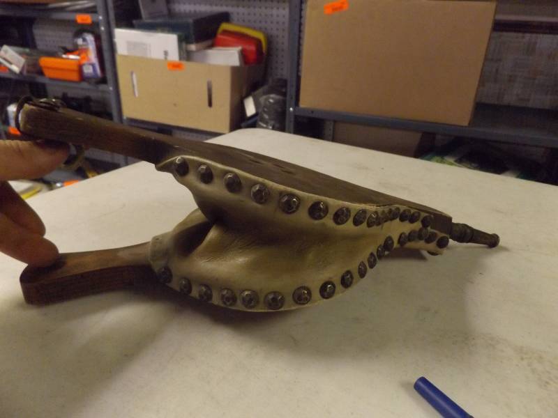 lot 713 image: Small hand air blower