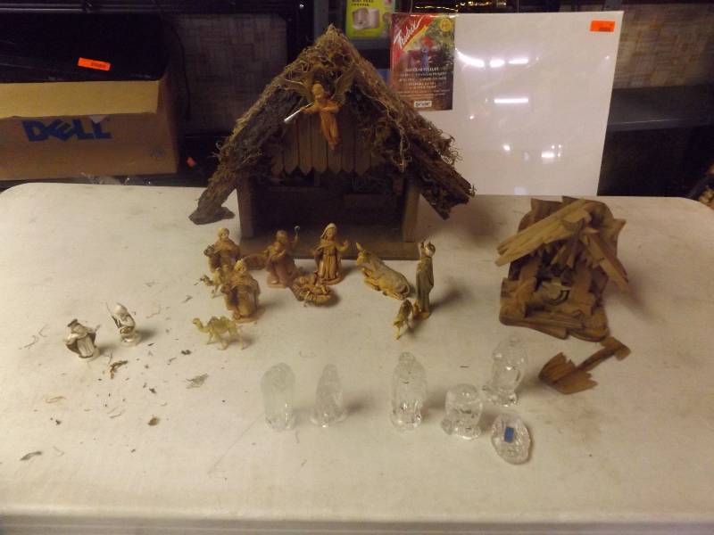 lot 734 image: Nativity Set