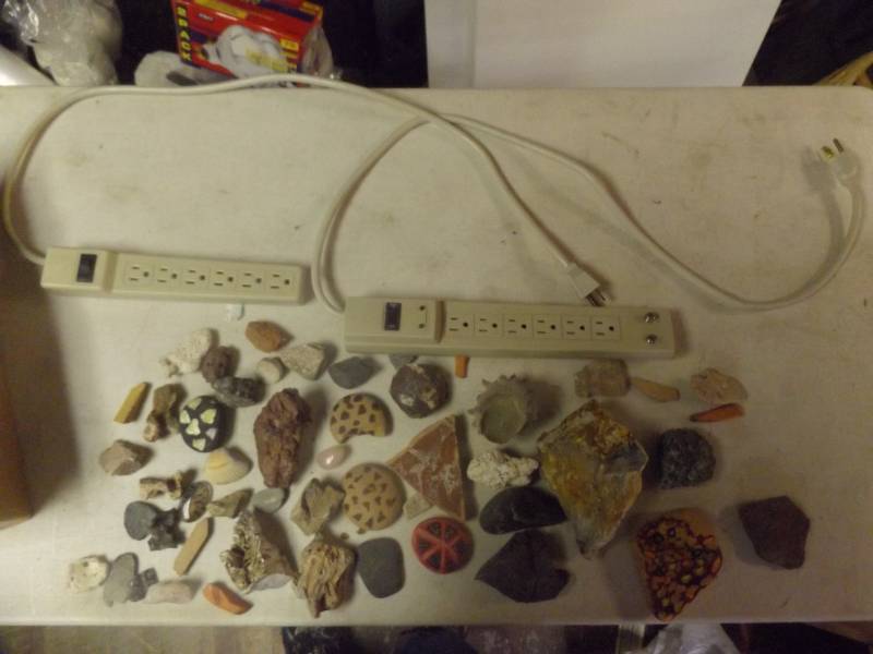 lot 743 image: 2 power strips and misc rocks