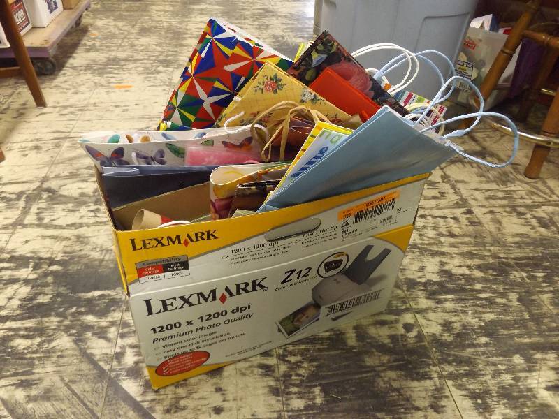 lot 619 image: Box of gift bags