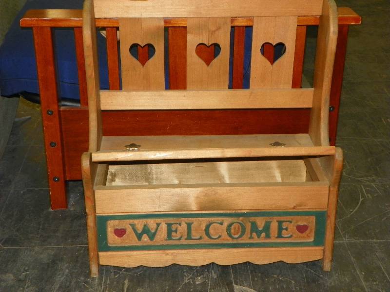 lot 752 image: Wooden Welcome Benchstorage