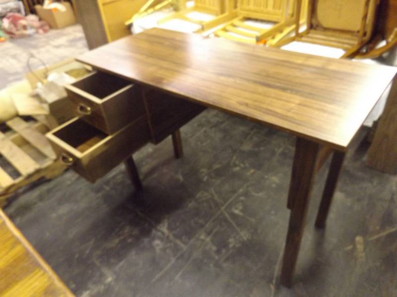 lot 759 image: Small side table wdrawer