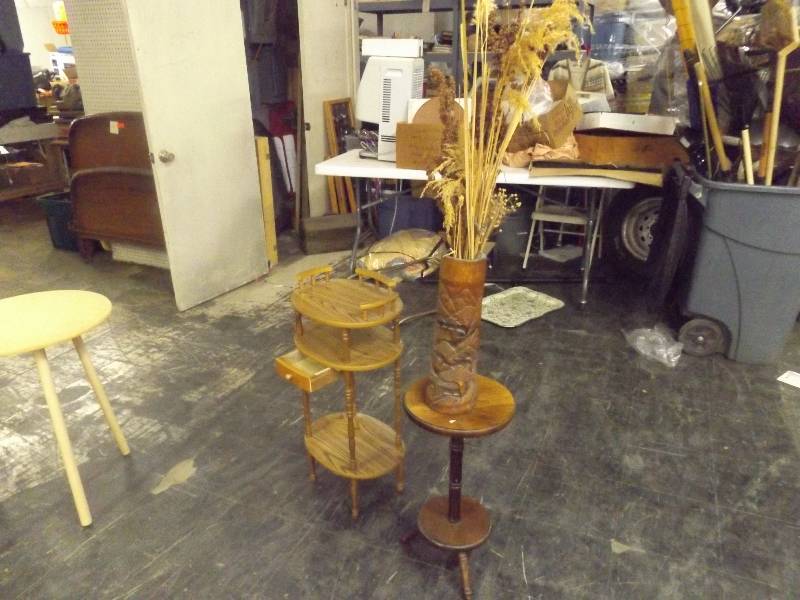 lot 768 image: 2 Plant stands, tall vase with dried weeds