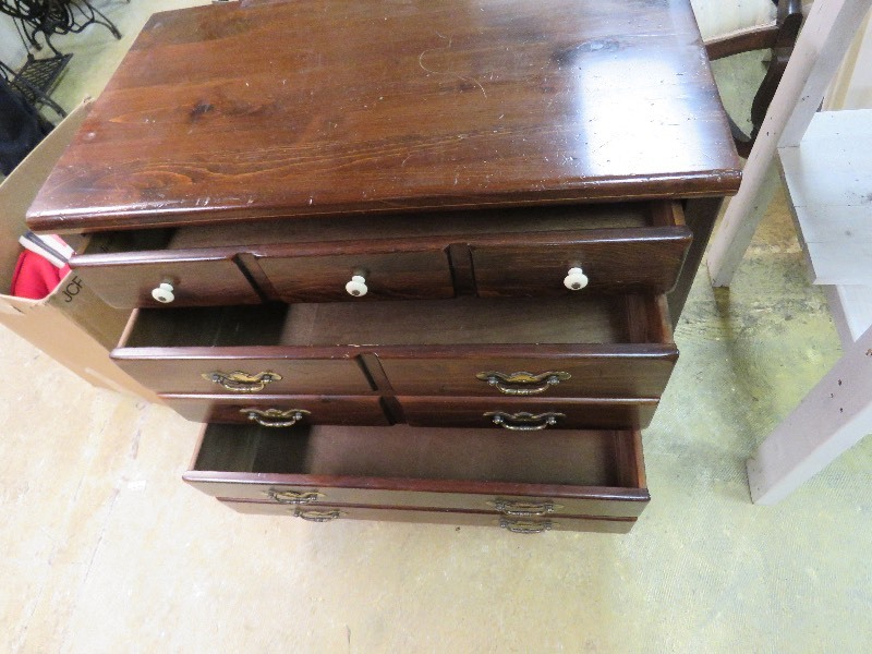 Dresser with hutch top