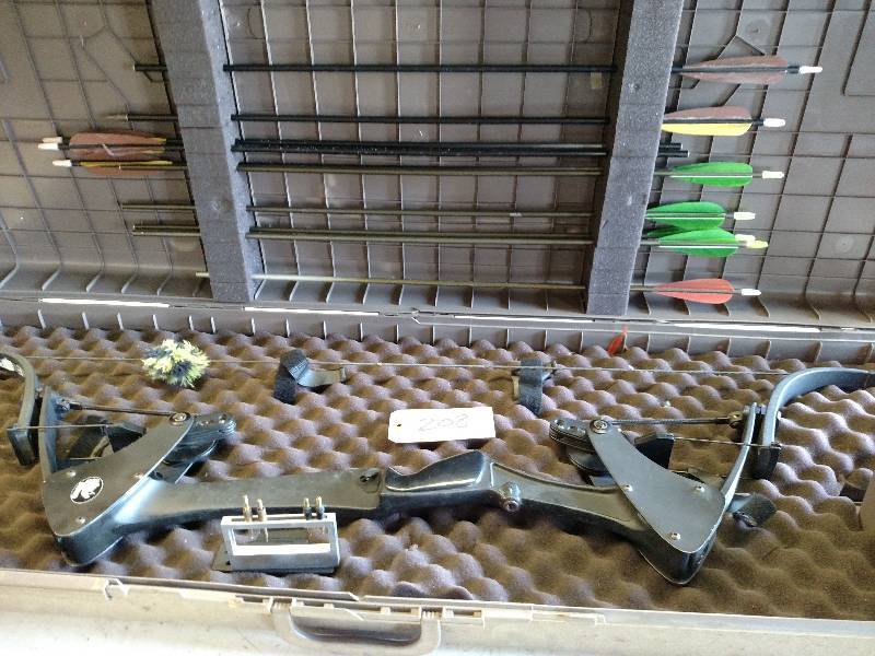 lot 208 image: Oneida Eagle Bow, Arrows, & Case...