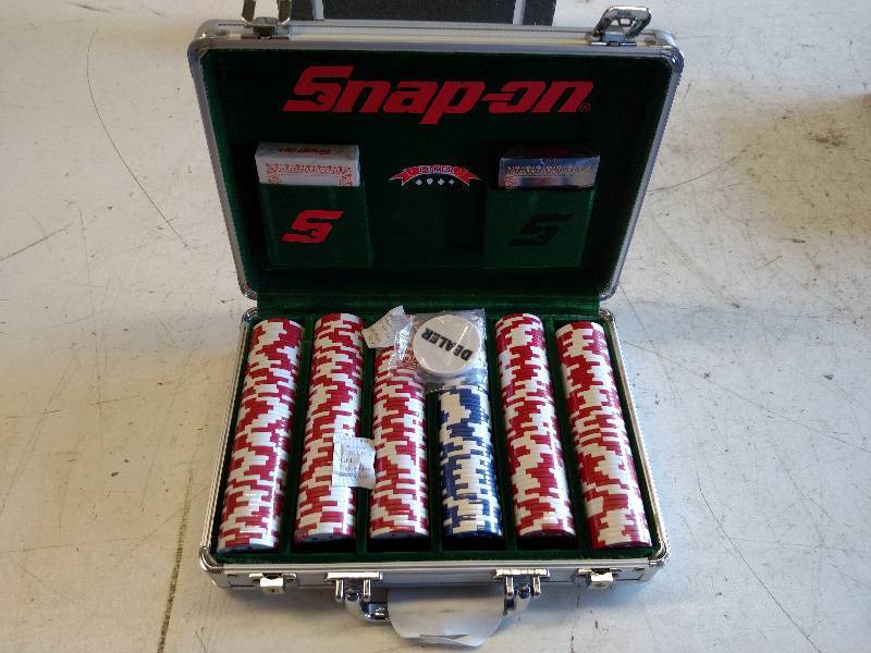 lot 224 image: Snap-On 300 pc. Poker Chip Set...