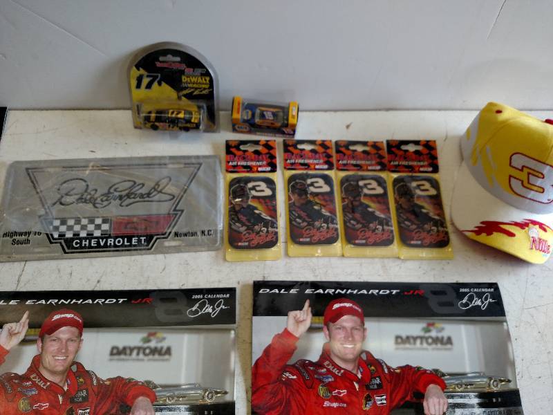lot 321 image: Asstd Nascar Items...