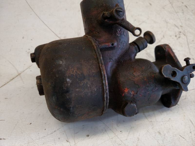 lot 381 image: Vintage Carburetor & Ford Water Pum...