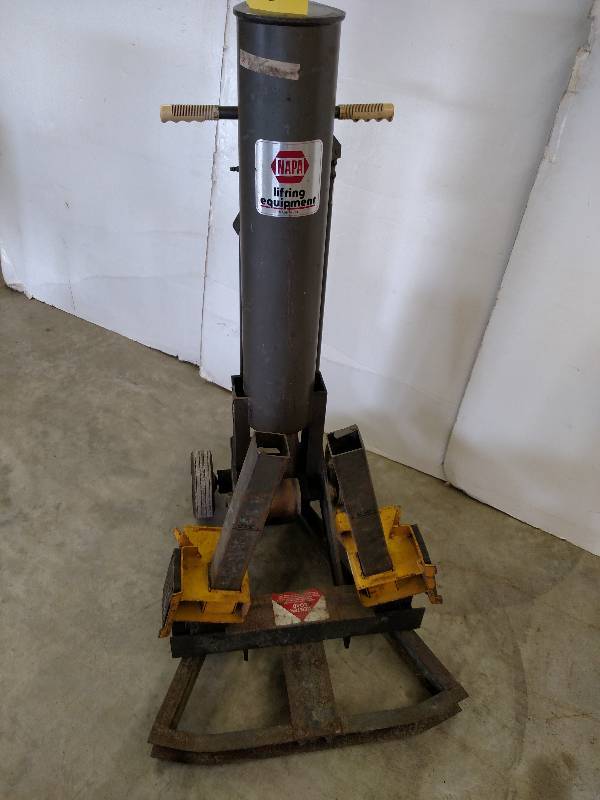 lot 3 image: Napa Model 91-696 2 12 Ton Air Jac...