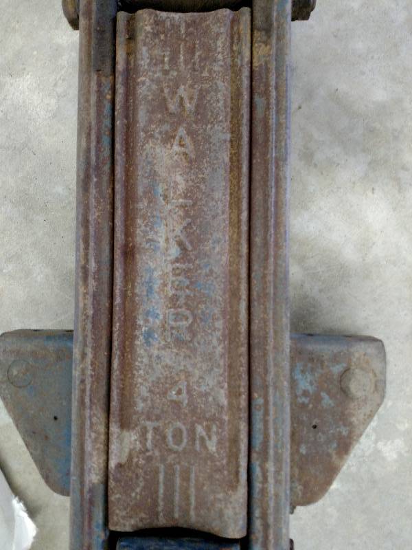 lot 4 image: Walker 4 Ton Floor Jack, Works...