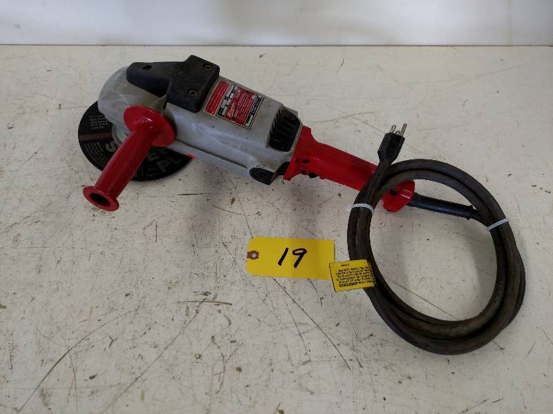lot 19 image: Milwaukee Heavy Duty 7-9 Angle Sa...