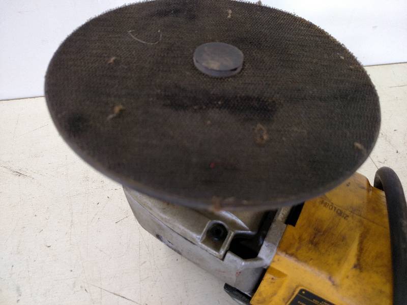 lot 20 image: Dewalt 7-9 Angle SanderPolisher,...
