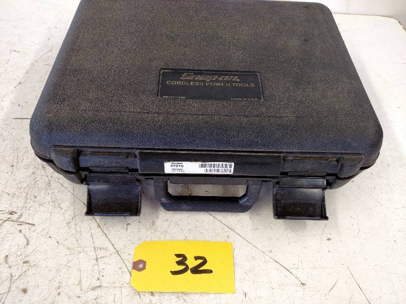 lot 32 image: Snap-On 38 Cordless Impact, 12v, ...