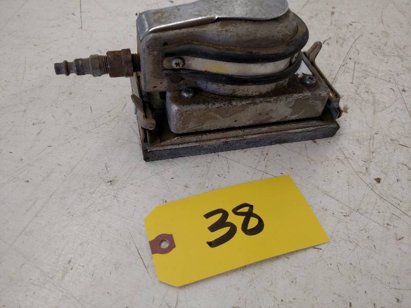 lot 38 image: Allied Pneumatic Sander, Works...