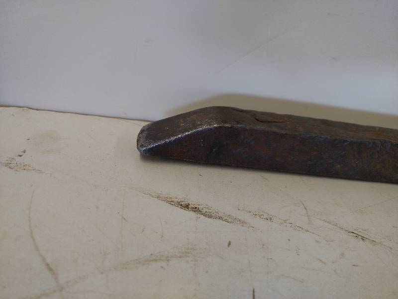 lot 57 image: 61 Pry Bar...