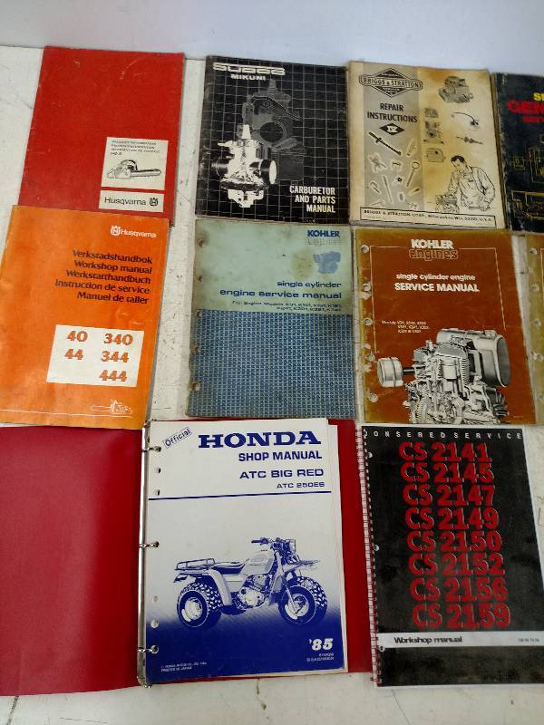 lot 102 image: Asstd Service Manuals...