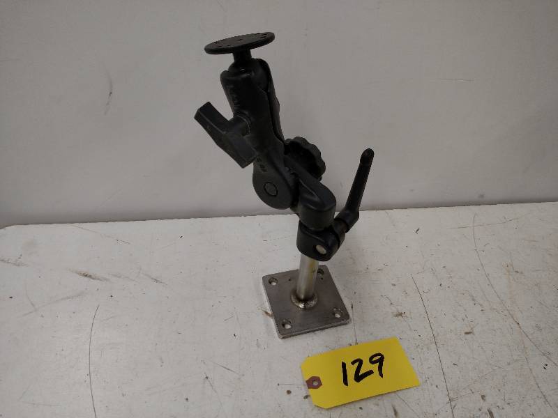 lot 129 image: Ram Mount...