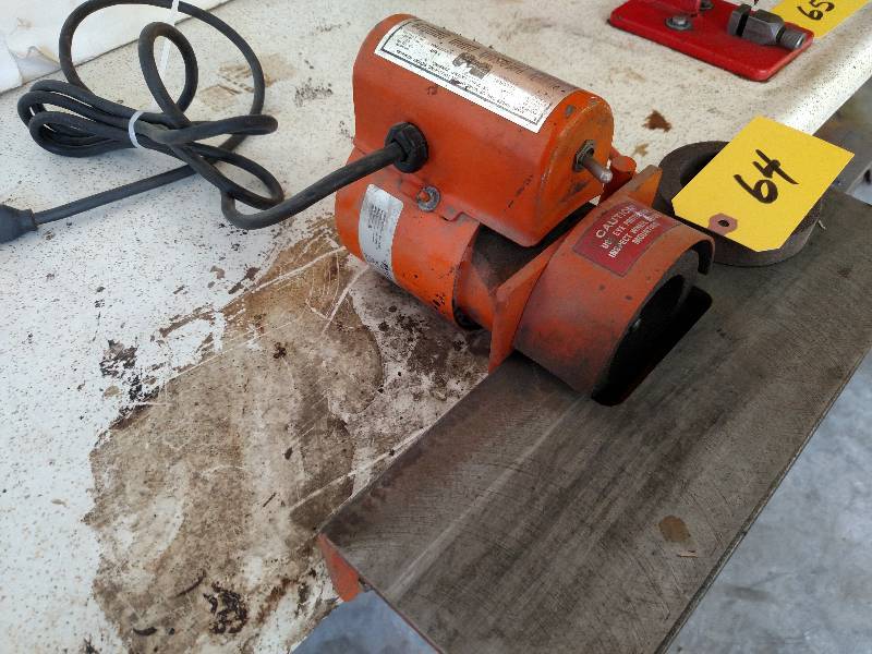 lot 64 image: Silvey Chain Saw Bar Trueing Grinde...
