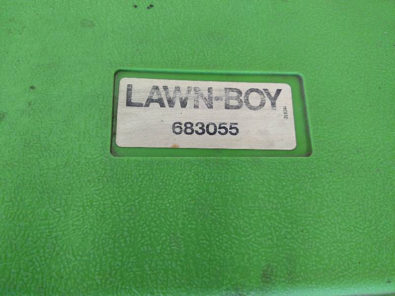 lot 136 image: Lawn Boy 683055 Puller Set...