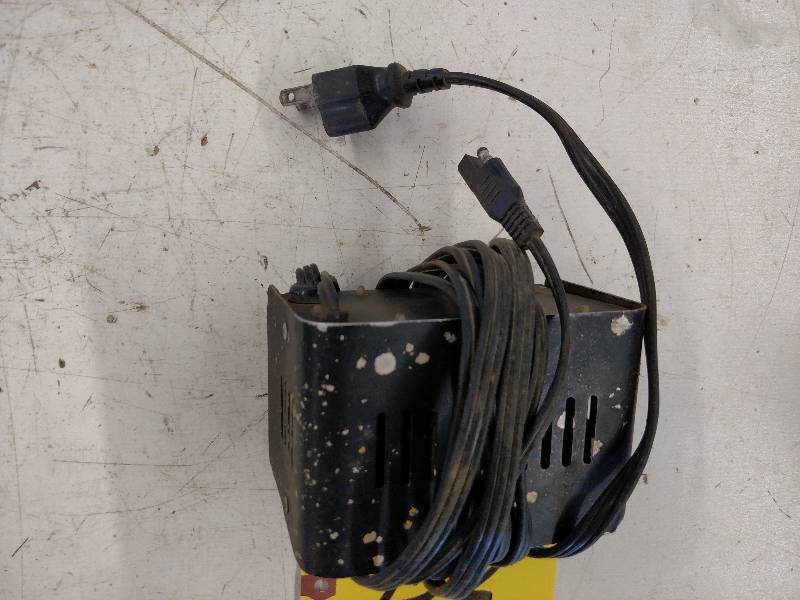lot 152 image: Battery Tender, Works, No Leads...