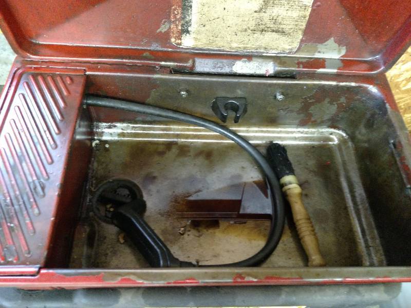 lot 176 image: Safety Clean Parts Washer, 27 x 15,...