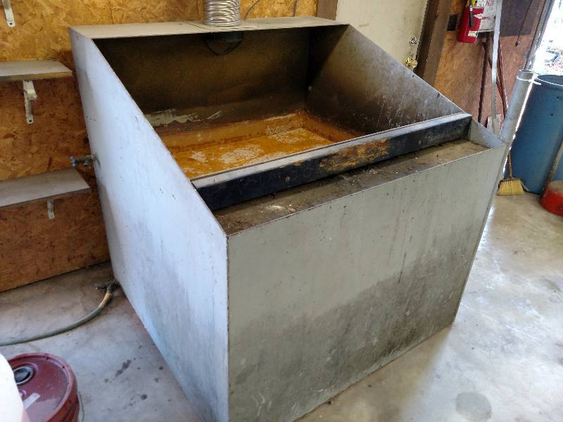 lot 179 image: Outboard Motor Test Tank, 4 x 4 x...