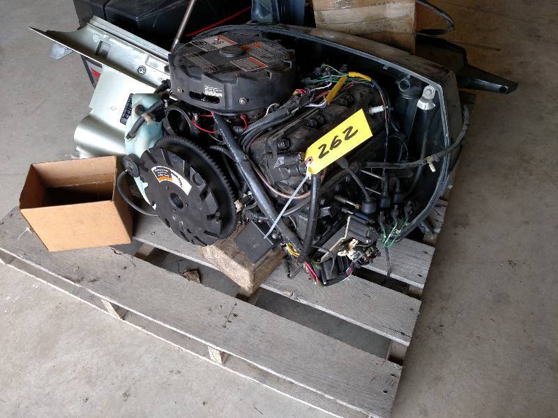 lot 262 image: Mercury Nitro 175 hp, Parts or Repa...