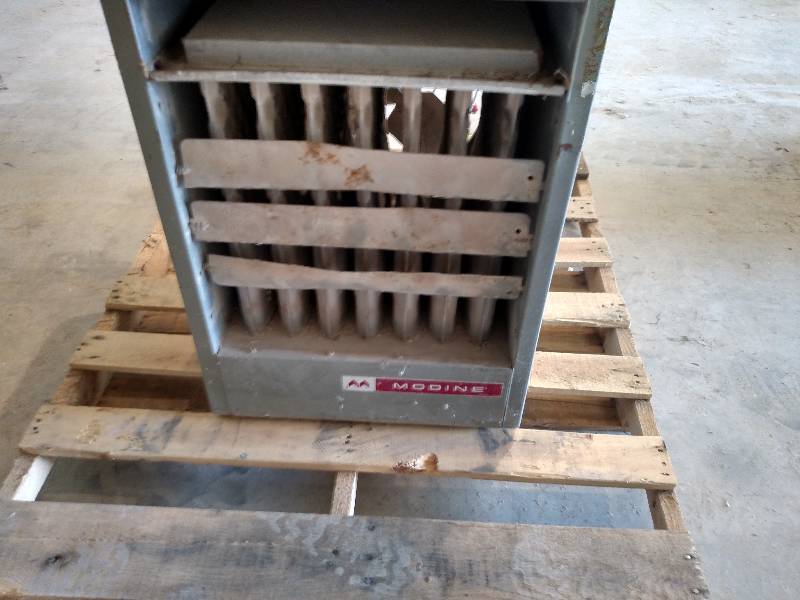 lot 282 image: Modine 100,000 BTU Hanging Natural ...