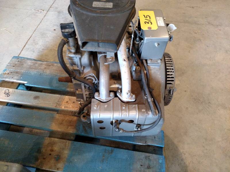 lot 315 image: NOS Kawasaki KF200DSX Generator Eng...