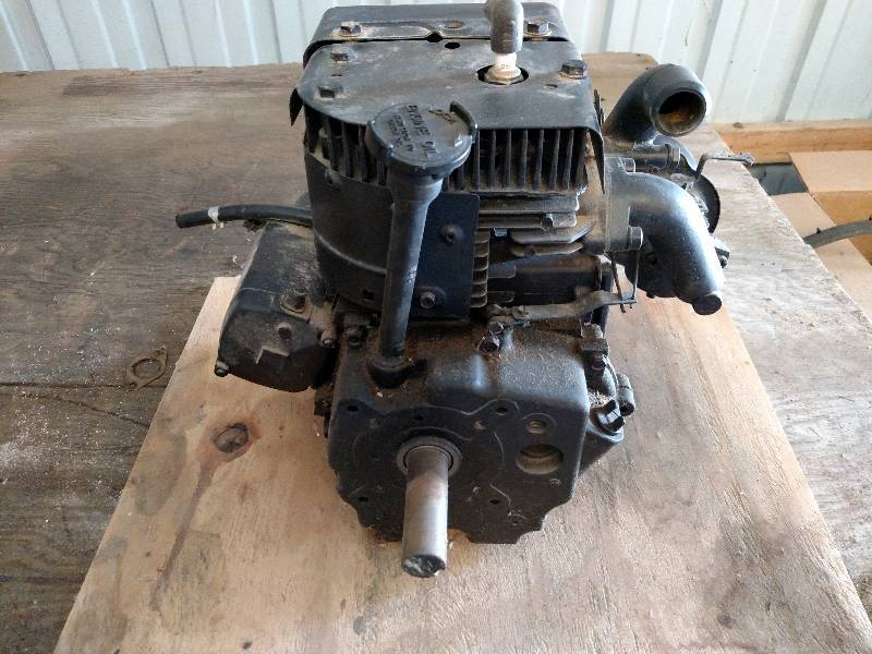 lot 318 image: NOS Tecumseh 8 hp, Horizontal Shaft...