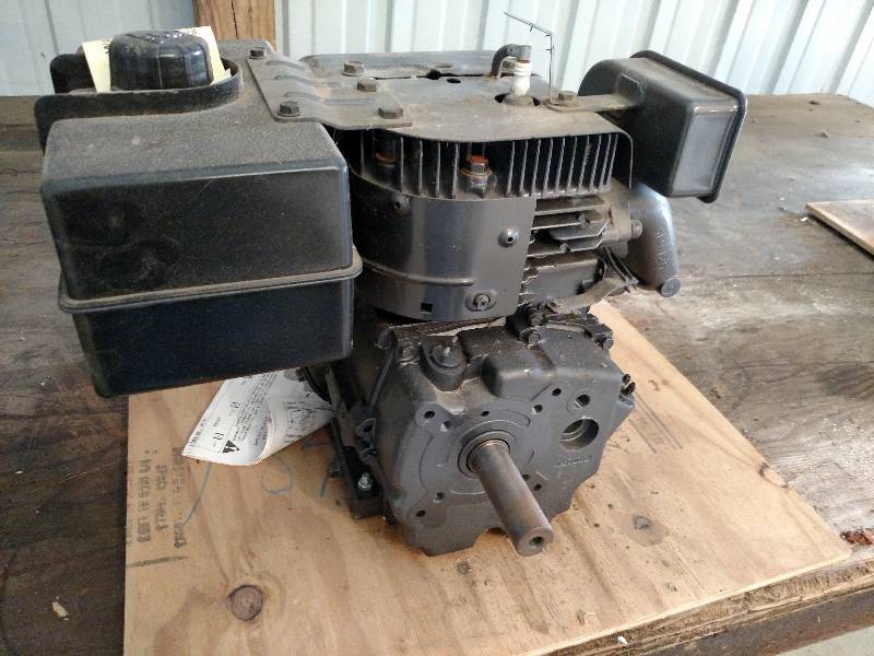 lot 319 image: NOS Tecumseh 8 hp, Horizontal Shaft...