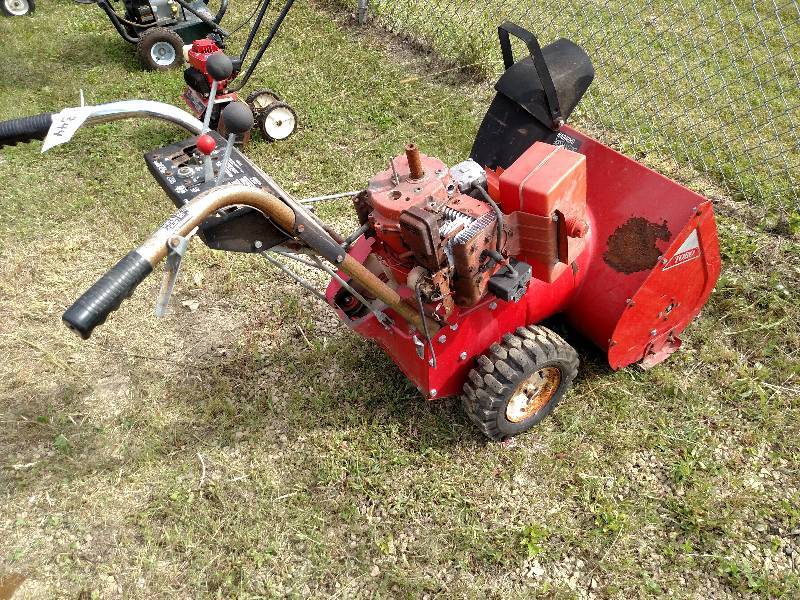 lot 344 image: Toro 724 Snow Blower For Parts or ...