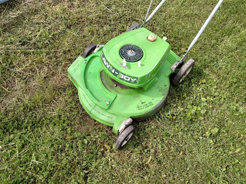 lot 354 image: Lawn Boy Mower, Has Compression...
