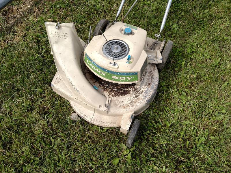lot 355 image: Lawn Boy Mower, Has Compression, Ne...
