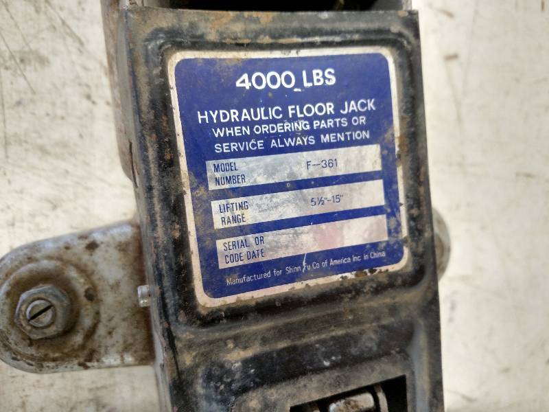 lot 372 image: 2 Ton Floor Jack, Works...