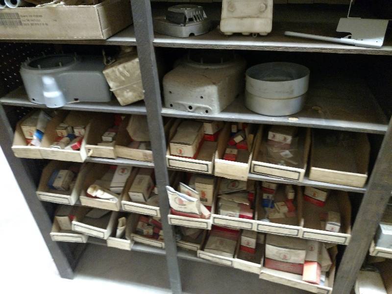 lot 424 image: Asstd Tecumseh Parts...