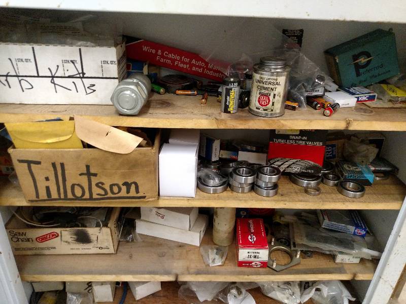 lot 432 image: Content of Cabinet...