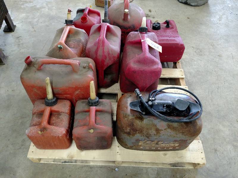 lot 462 image: Asstd Gas Tanks & Gas Cans...