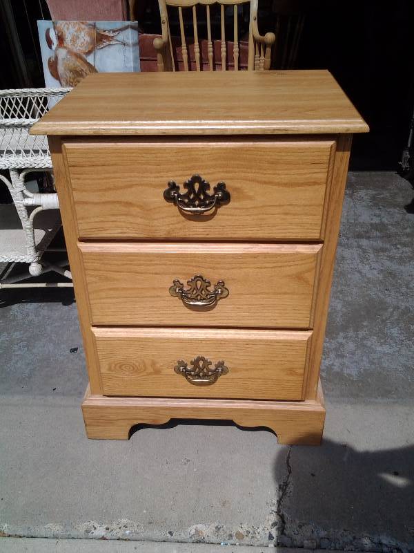 lot 15 image: 3 Drawer Cabinet
