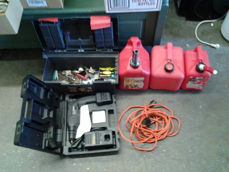 lot 21 image: Tools Boxes, Gas Cans