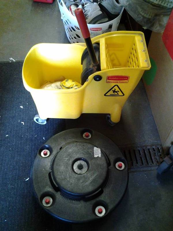 lot 25 image: Rubbermaid Mop Bucket, Garbage Can Trolley