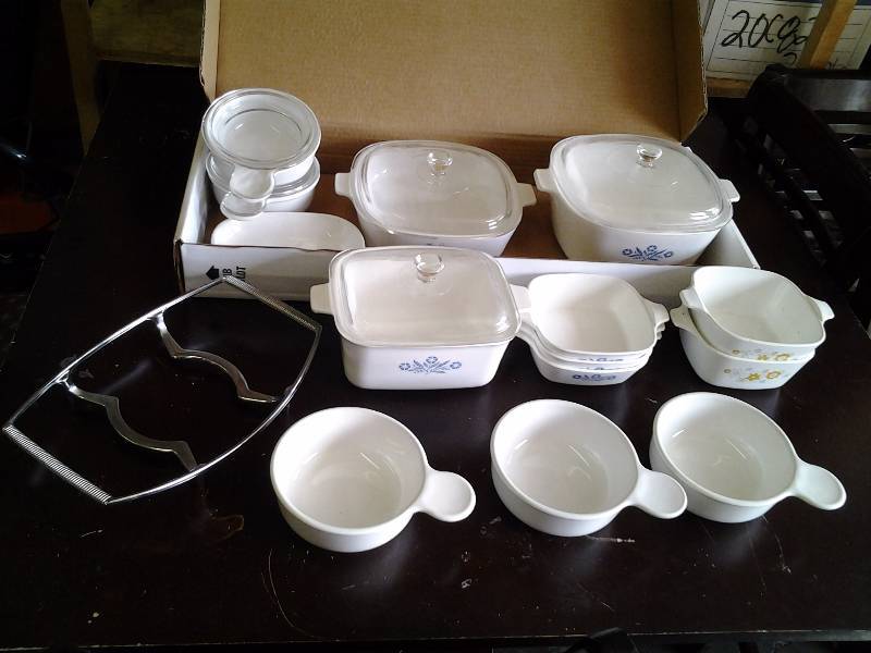 lot 26 image: Lot Of Corningware Casserole Dishes