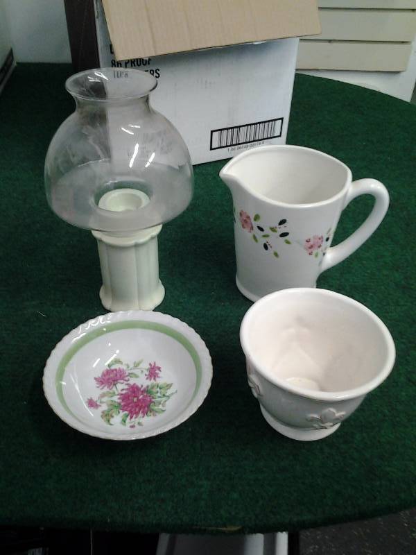 lot 44 image: Hurricane Candle, Pitcher, 2-Bowls