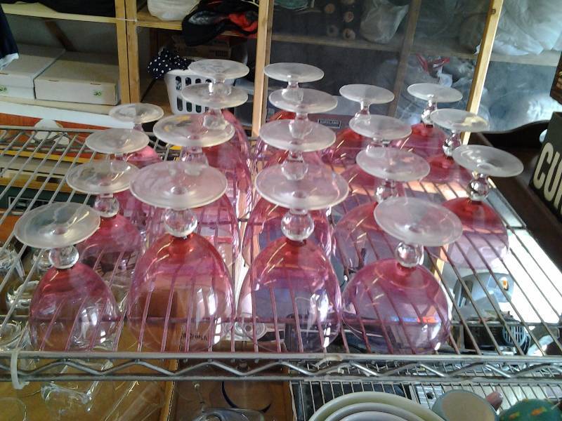 lot 49 image: RedRosePink Glassware